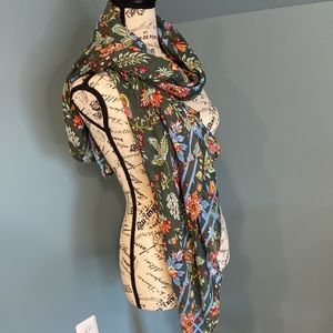 Loft scarf. Soft, lightweight, Floral print, perfect for spring! Apx 46” square